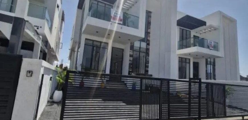 5 bed fully detach smart home duplex with pool