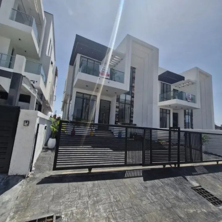 5 bed fully detach smart home duplex with pool