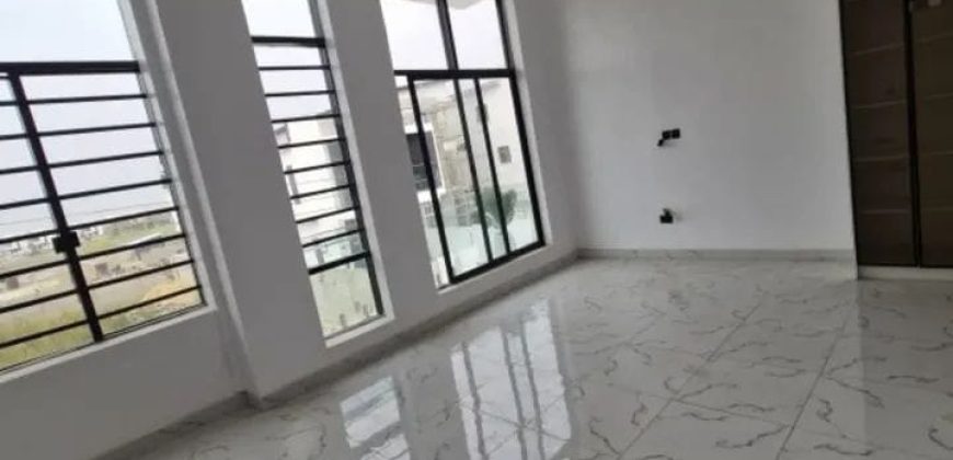 spacious 4 bed terrace duplex