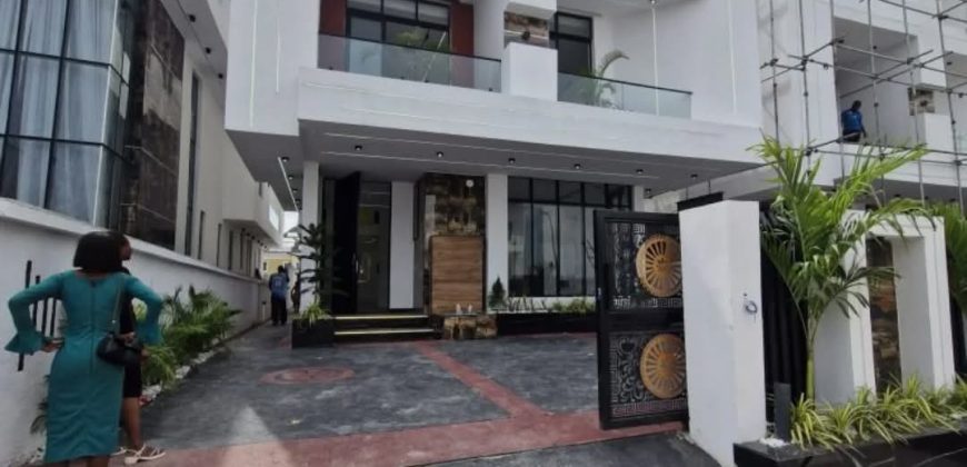 5 bedroom brand new luxury property