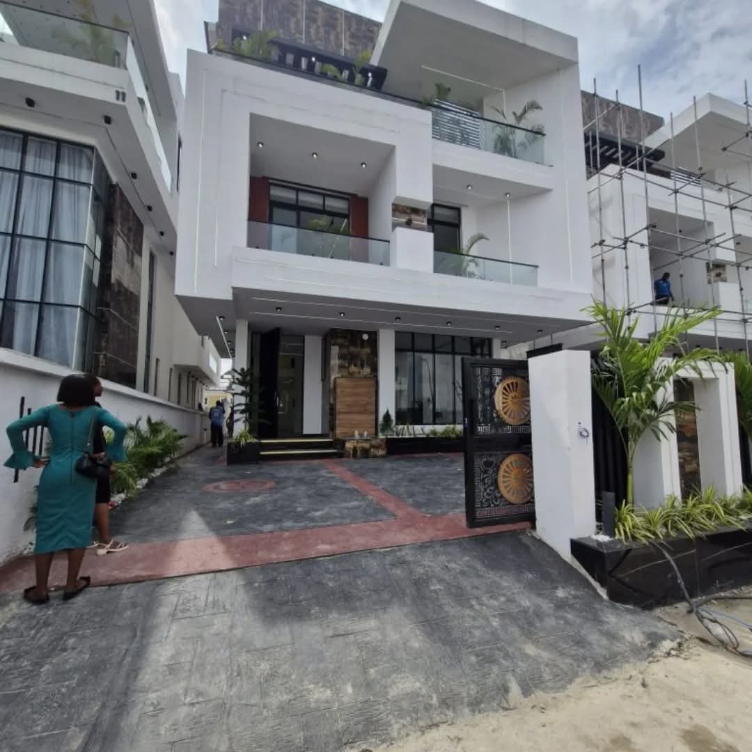 5 bedroom brand new luxury property