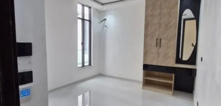 5 bedroom brand new luxury property
